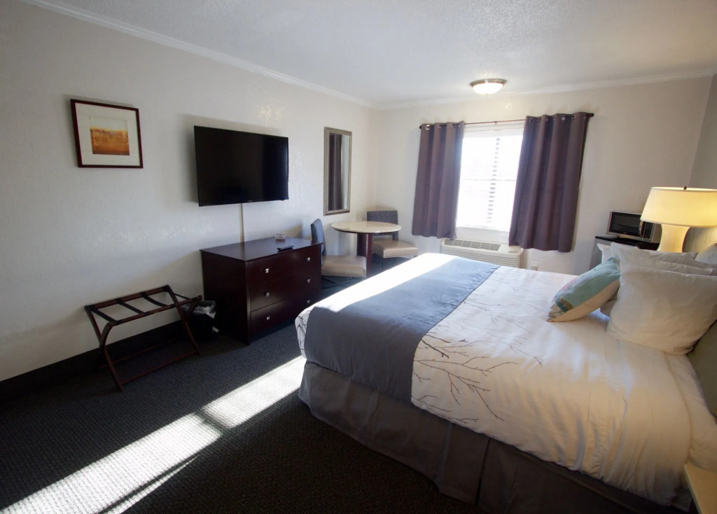 At Home Inn - Pensacola