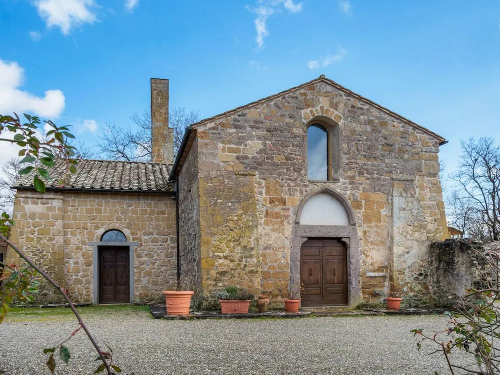 Residence with swimming-pool and thermal pools in Sorano