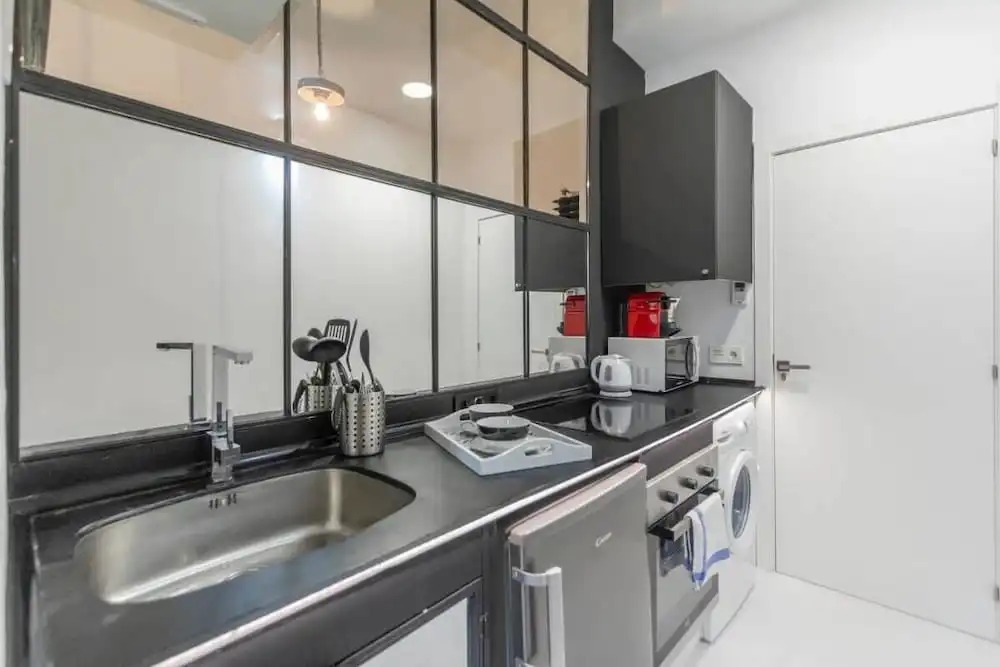 Bright & Compact One Bed Apartment in Malasaña