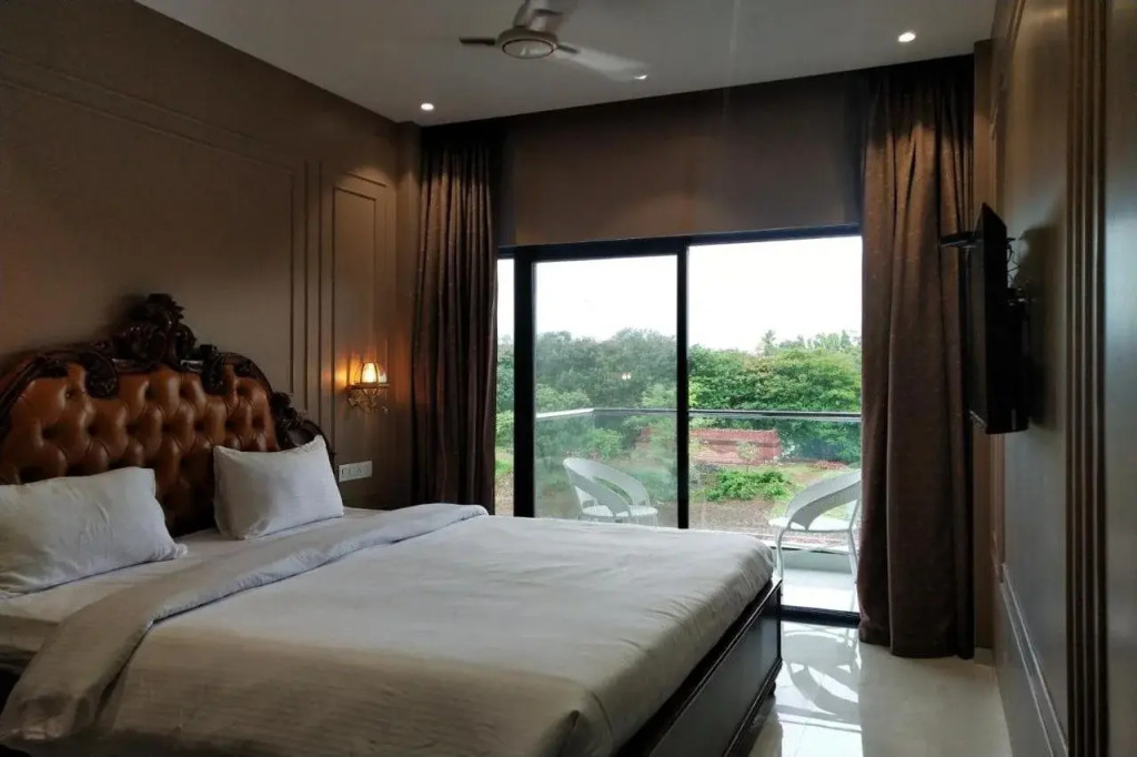 Paramount Riverfront Resort & Spa