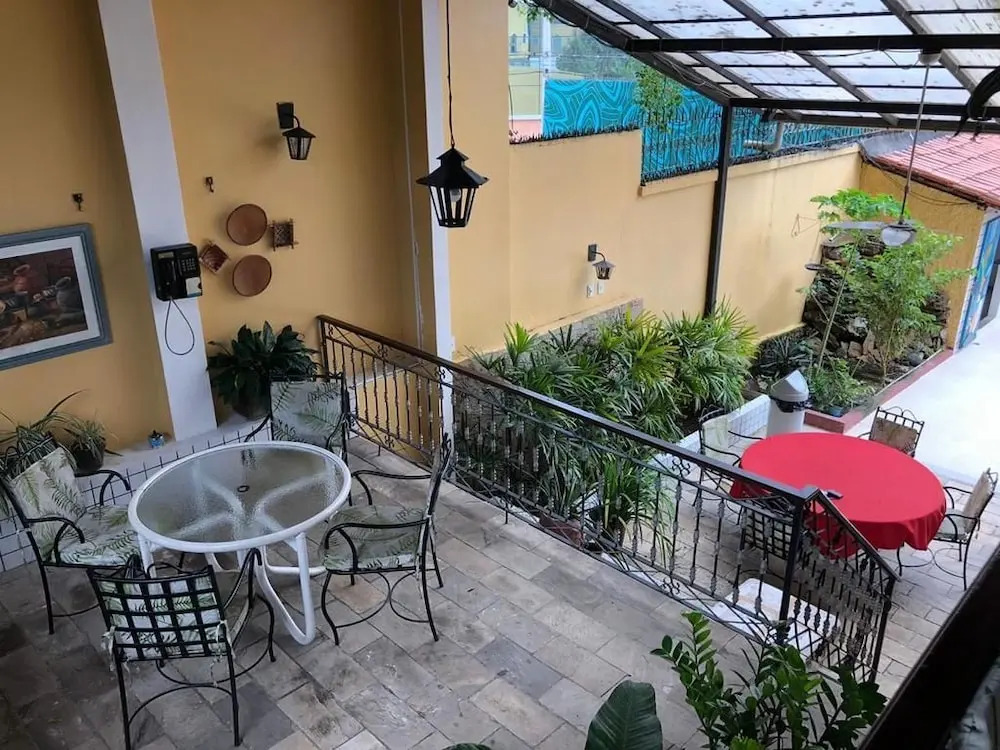 Chez Les Rois Guesthouse