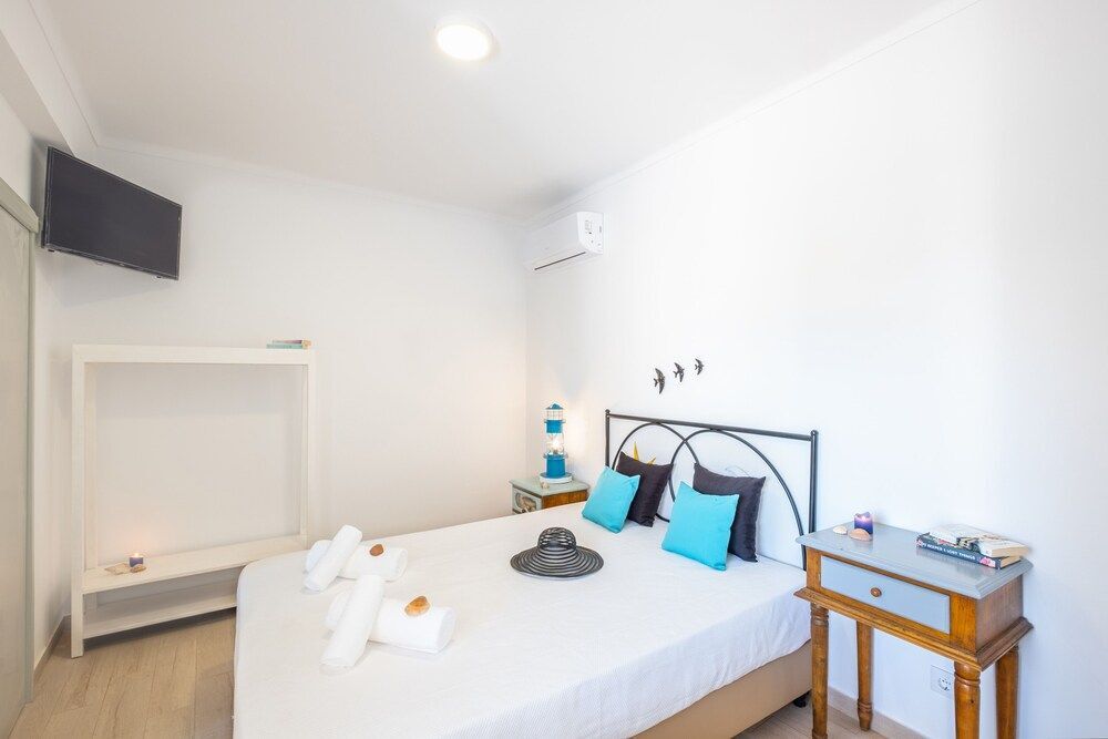 Townhouse Aqua