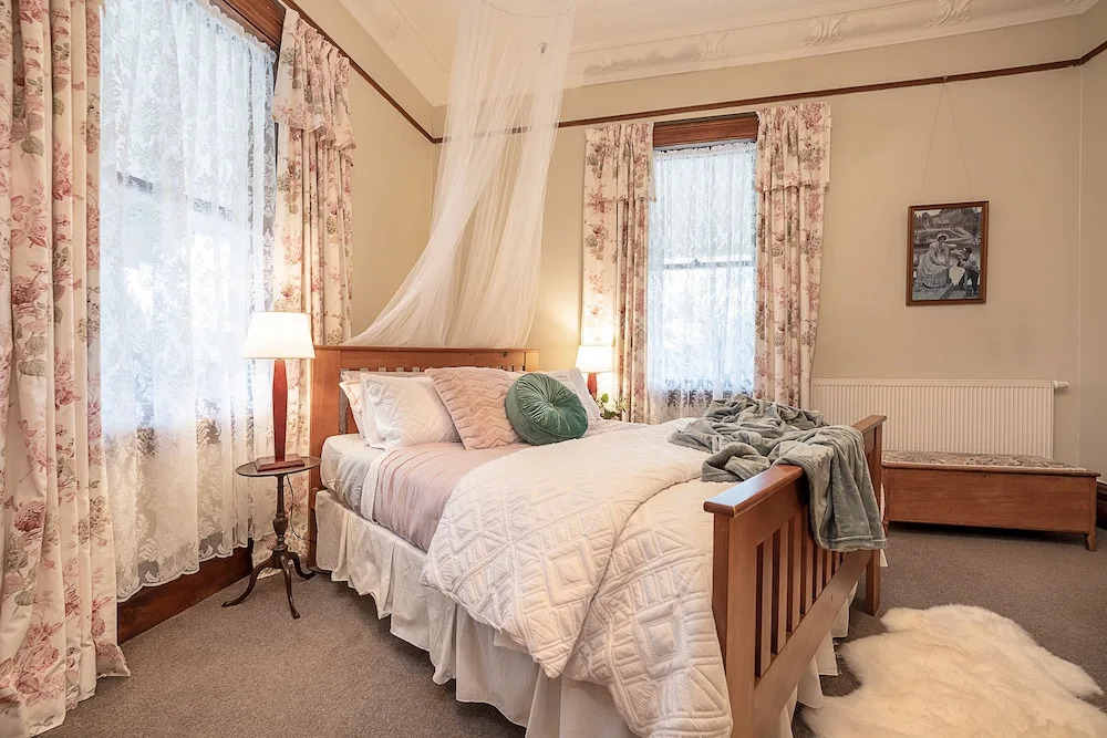 The Fern & Thistle Boutique Accommodation- Drinks, Hotpool, Sauna