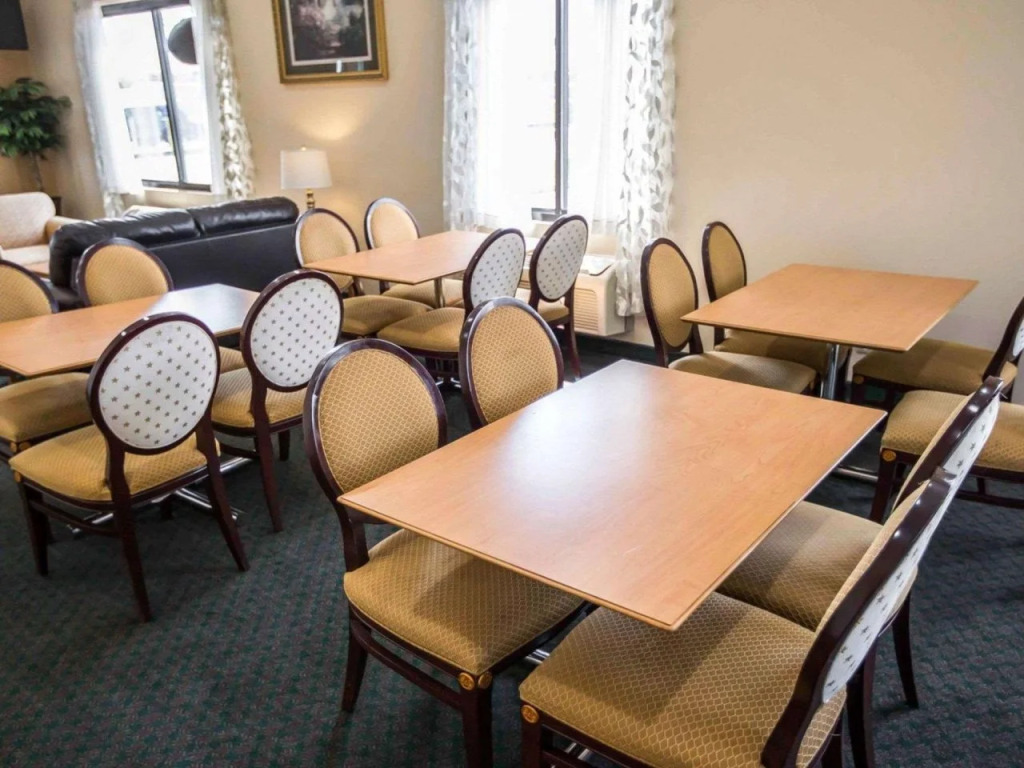 Econo Lodge Shorewood