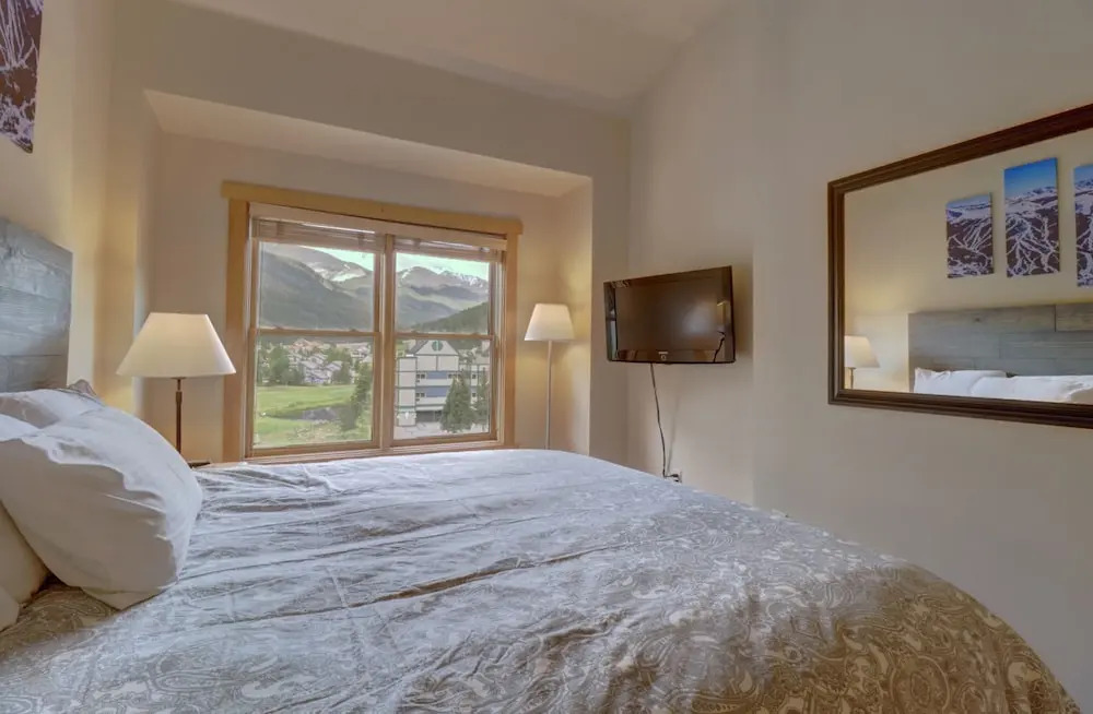 Modern Condo with Amazing Views, Right next to the Lift - CS407 by Redawning