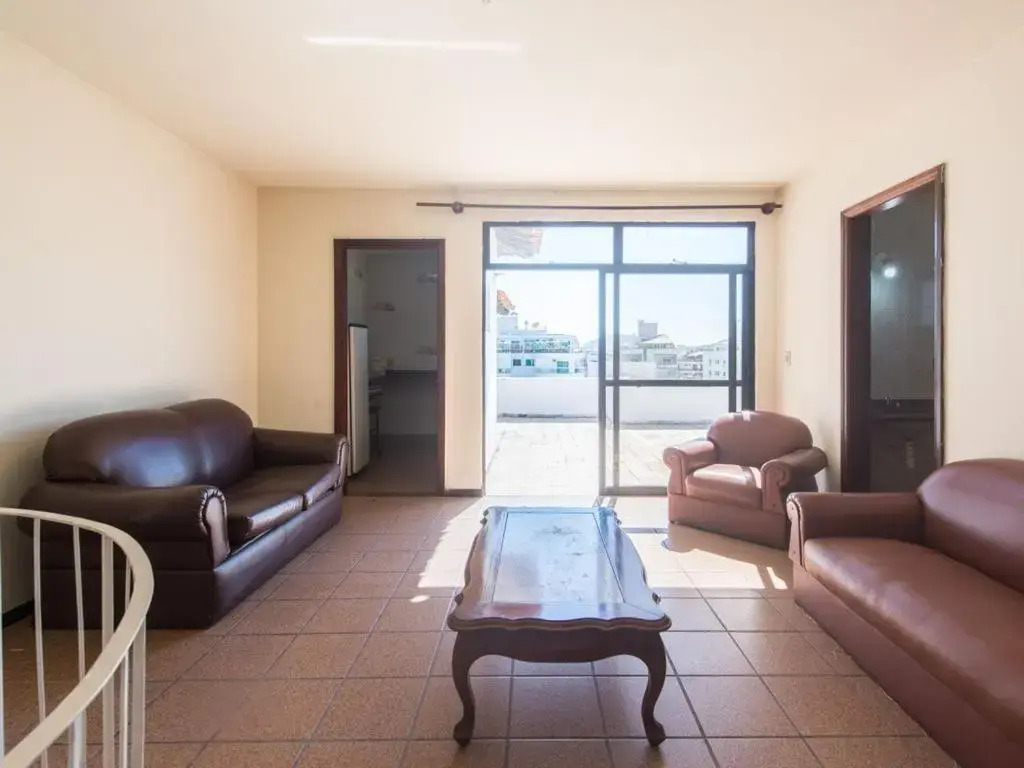 Excelente cobertura duplex a 2 quadras da Praia do Forte com 4 quartos