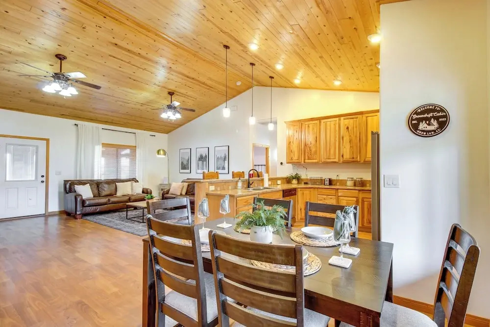 Pet-friendly Show Low Cabin w/ 1-acre Fenced Yard!