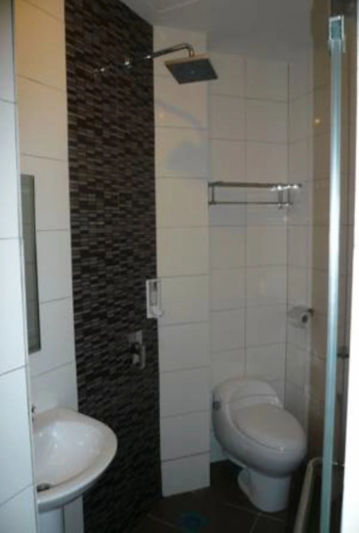 101 Lake View Hotel
