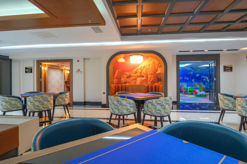 Отель Elysium Deluxe Suites