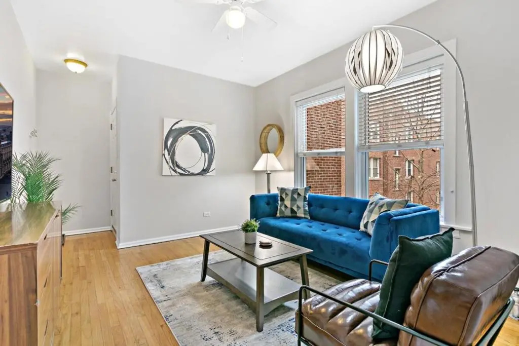 King Bed, Full Kitchen, Rogers Park 5mins Loyola