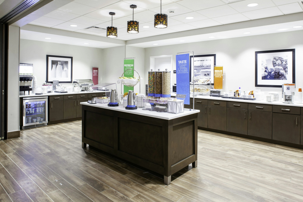 Hampton Inn & Suites Overland Park South