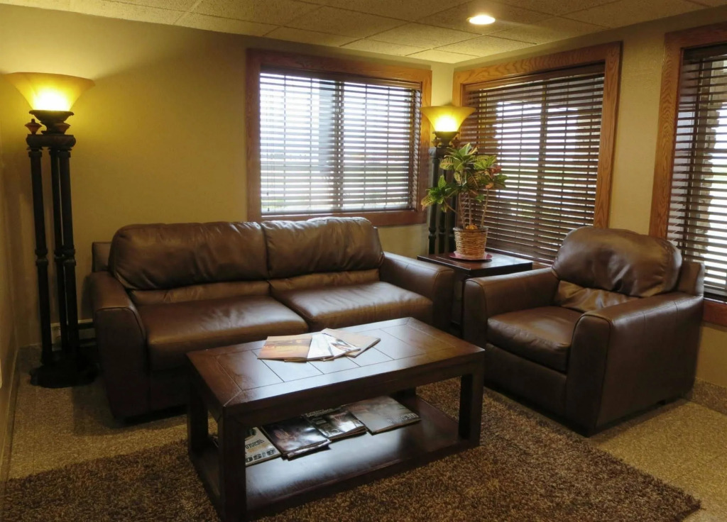Red River Lodge & Suites