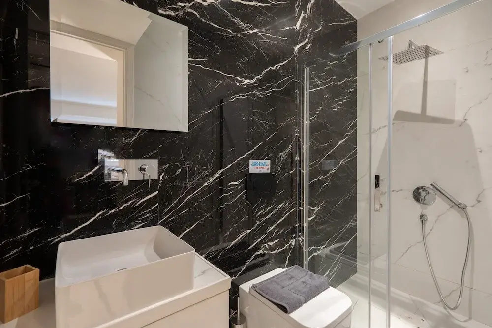Kolonaki Chic Minimalist Studio-Athens
