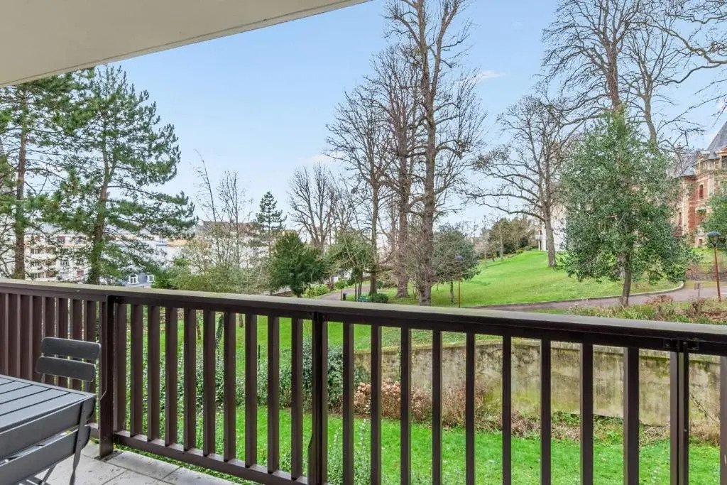 Charming 1br with balcony & pool nearby Trouville-sur-Mer station - Welkeys