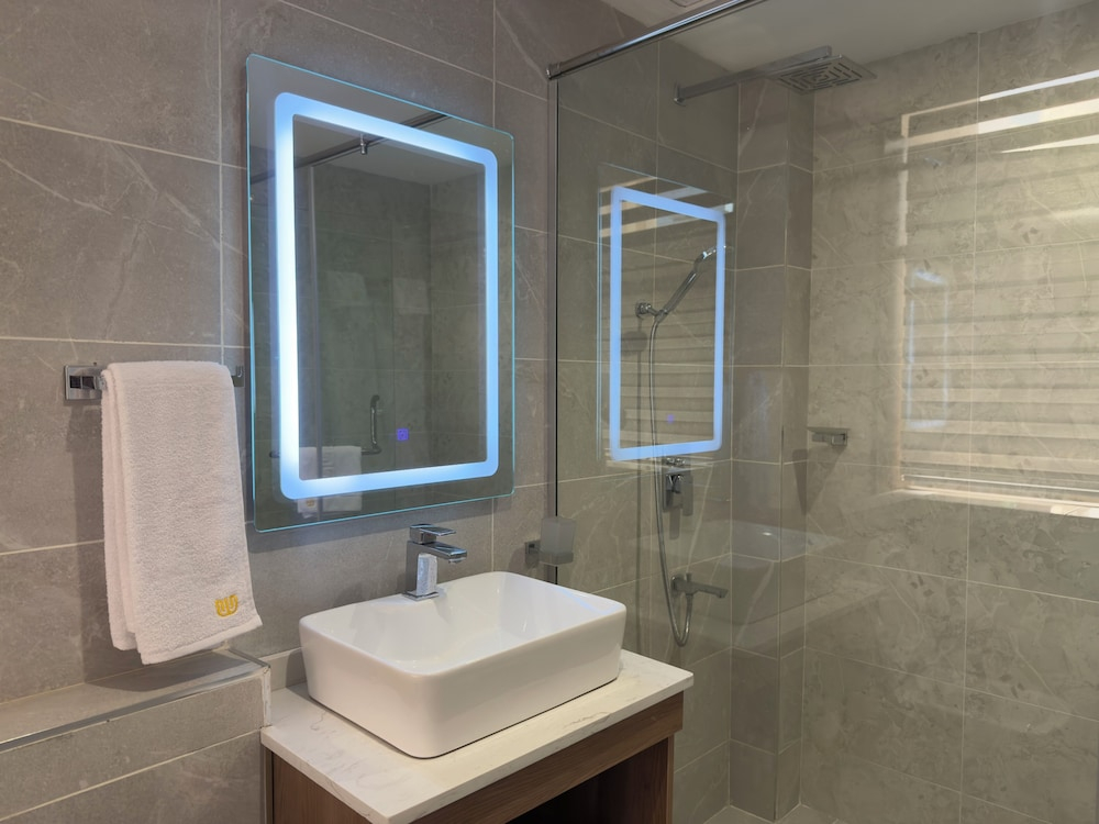 Urbanwoods Hotel Suites by icon