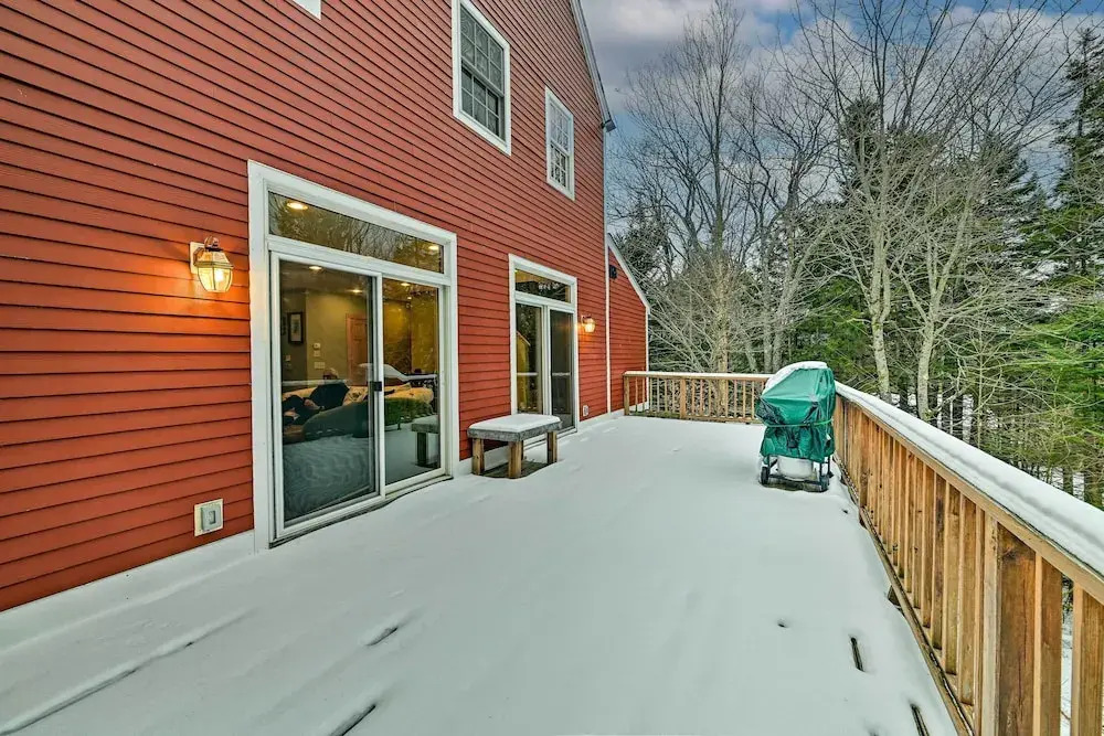 West Dover Home w/ Deck ~ 2 Mi to Mount Snow