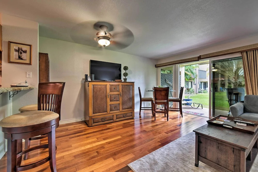 Garden View Condo w/ Pool - 400 Feet to Beach!