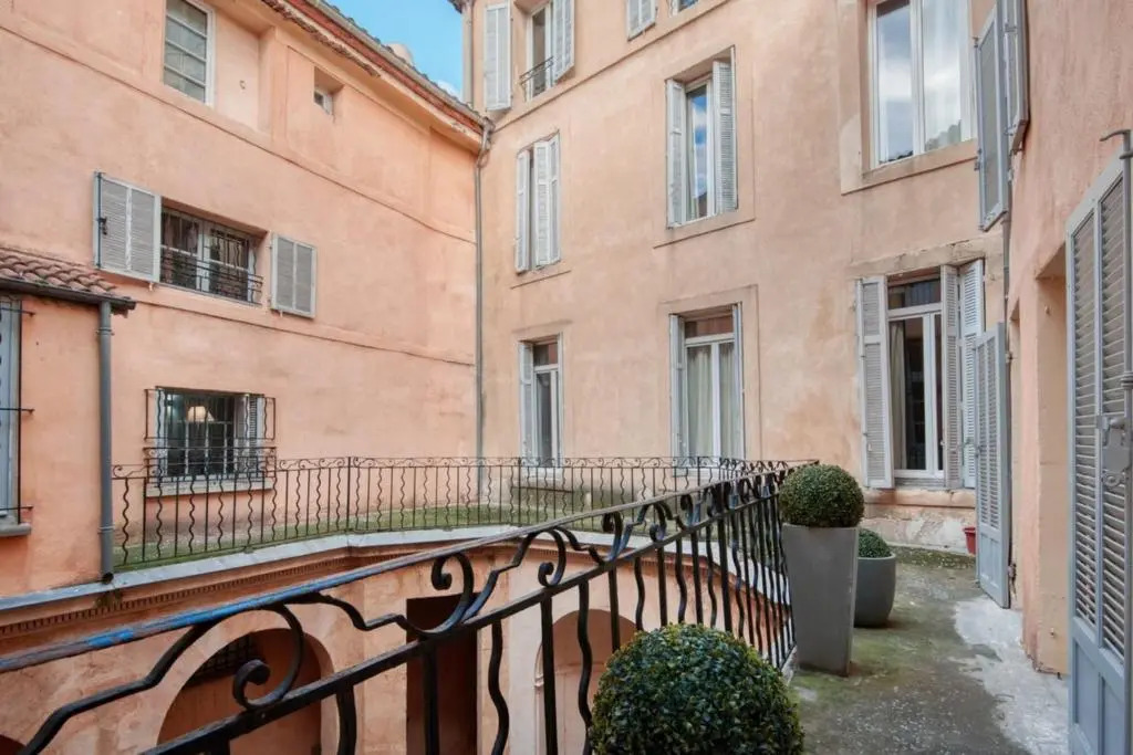 Furnished apartment with balcony in the center of Aix-en-Provence