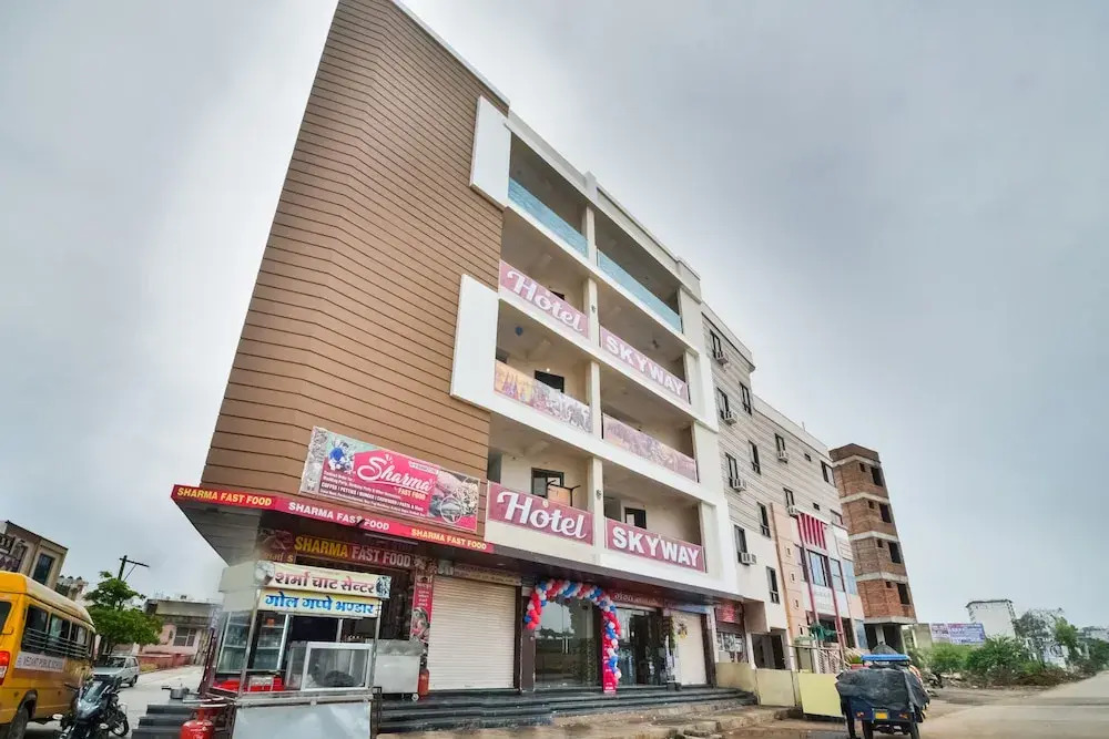 Hotel Skyway by OYO Rooms