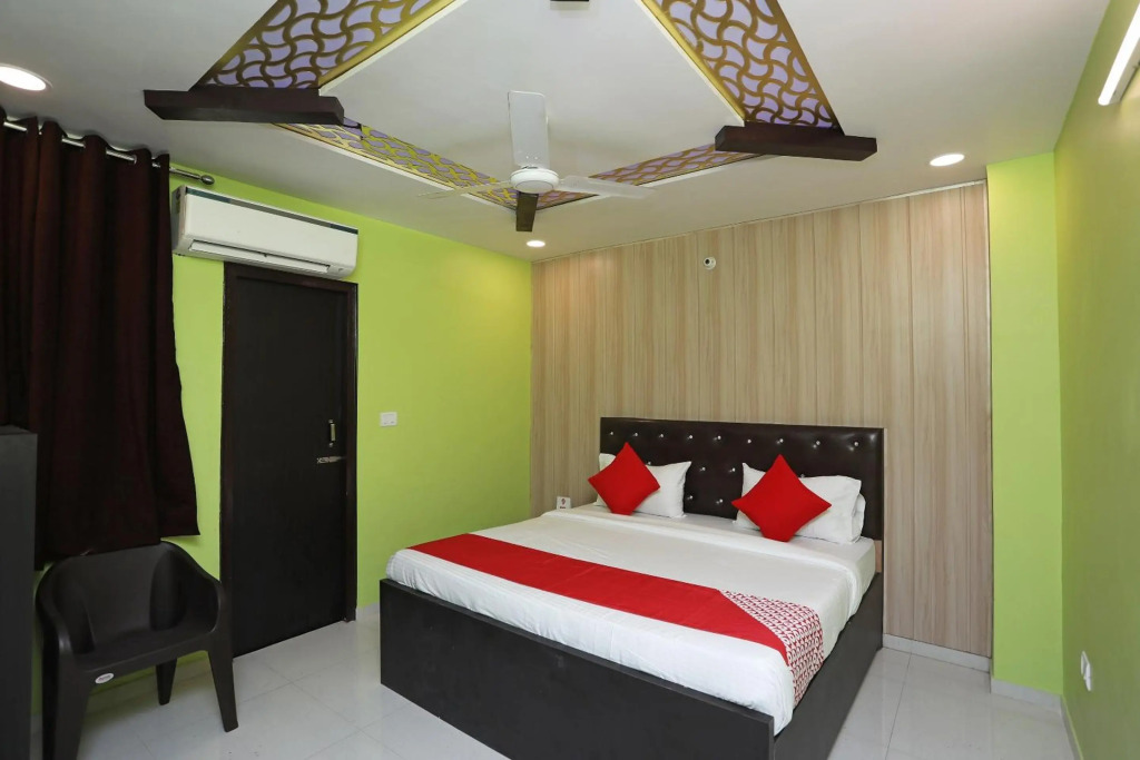 OYO Flagship 22697 Richa Grand Inn