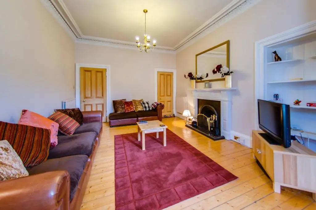 Spacious 3BR Apt moments from the Meadows & Old Town