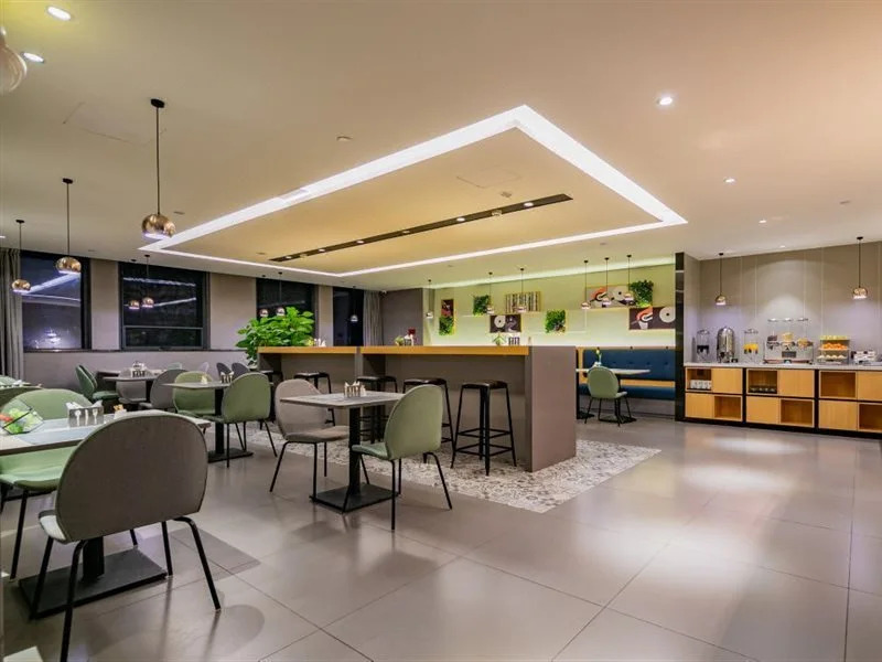 Homeinn Selected Hotel (Yibin West Station Xinyuewan)