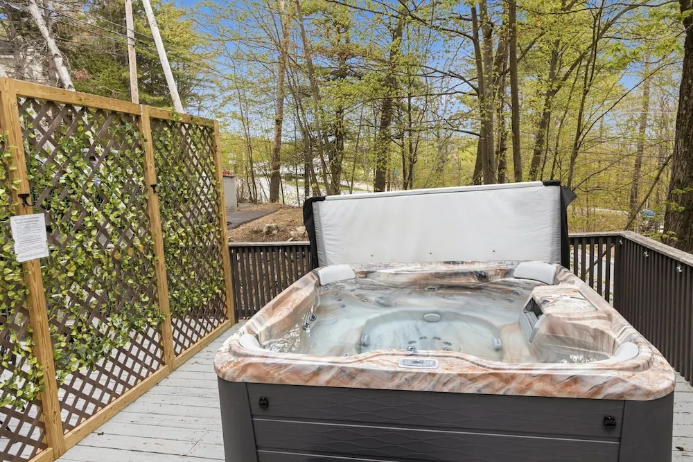 Forest Chalet With Hot Tub Near Gunstock 3 Bedroom Home