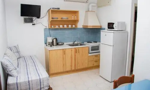 Zorbas Hotel Apartments & Studios