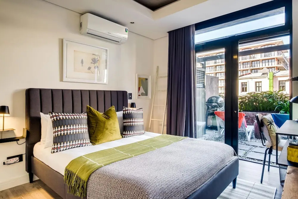 Contemporary Charming Apartment The Urban Edge
