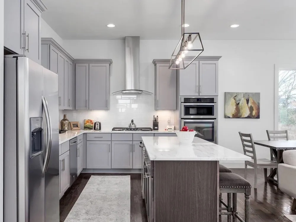 Sleek 3br/3ba w/ Rooftop by Downtown by Domio