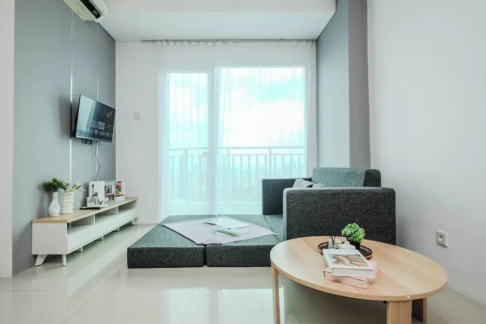 Modern 2Br With Service Room Apartment Woodland Park Residence