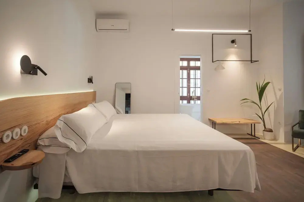 La Moderna Suites