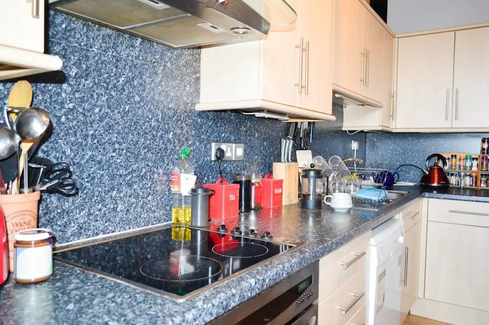 Bright 2 Bedroom Apartment in City Centre