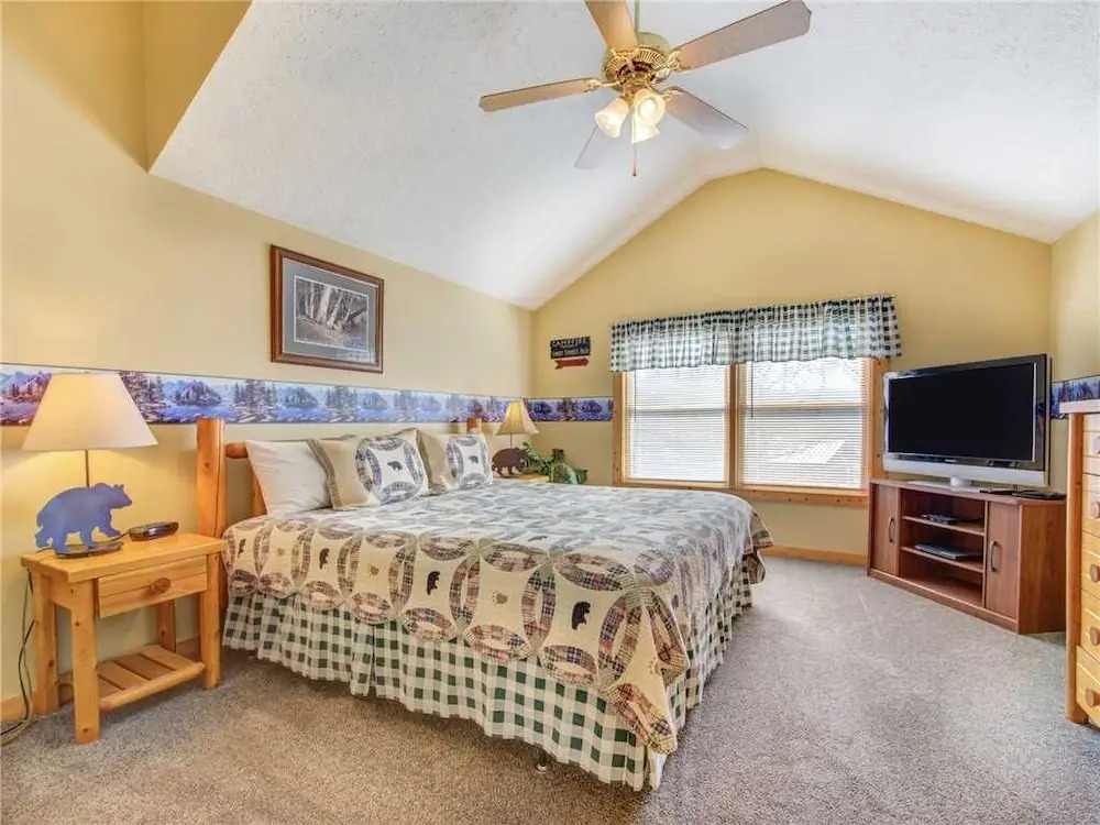 Peace N Quiet 3 Bedroom Home with Hot Tub