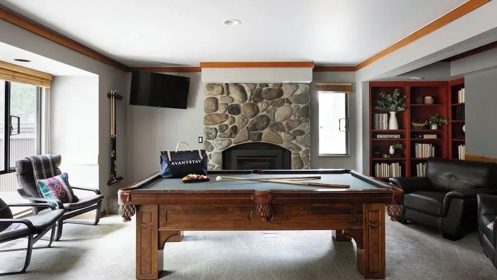Skylight by Avantstay Elevated Mountain Home w/ Hot Tub, Billiards, Large Patio