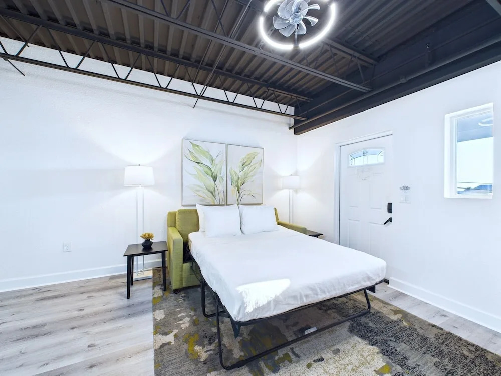 Stylish Loft Minutes From Beach Port - Unit 204