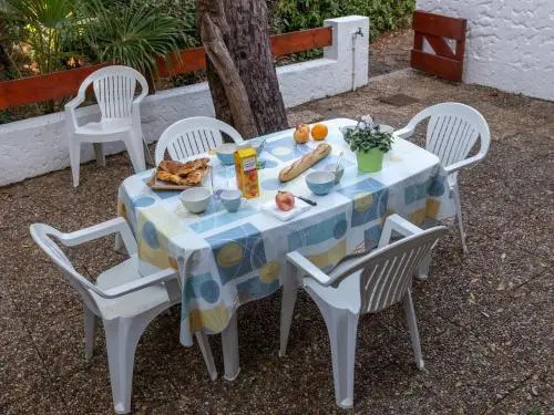 Studio en Duplex sous la Pinède et Proche de la Plage - FR-1-239-394