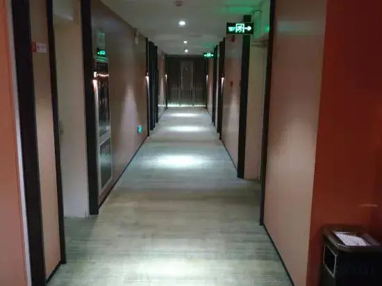 Luyating Hotel (Xiong'an New Area Rongcheng Aowei Road Branch)