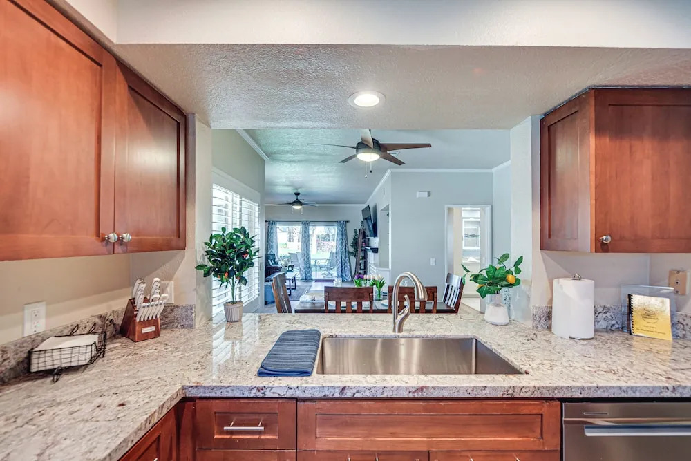 Palm Desert Condo w/ Patio & Community Perks!