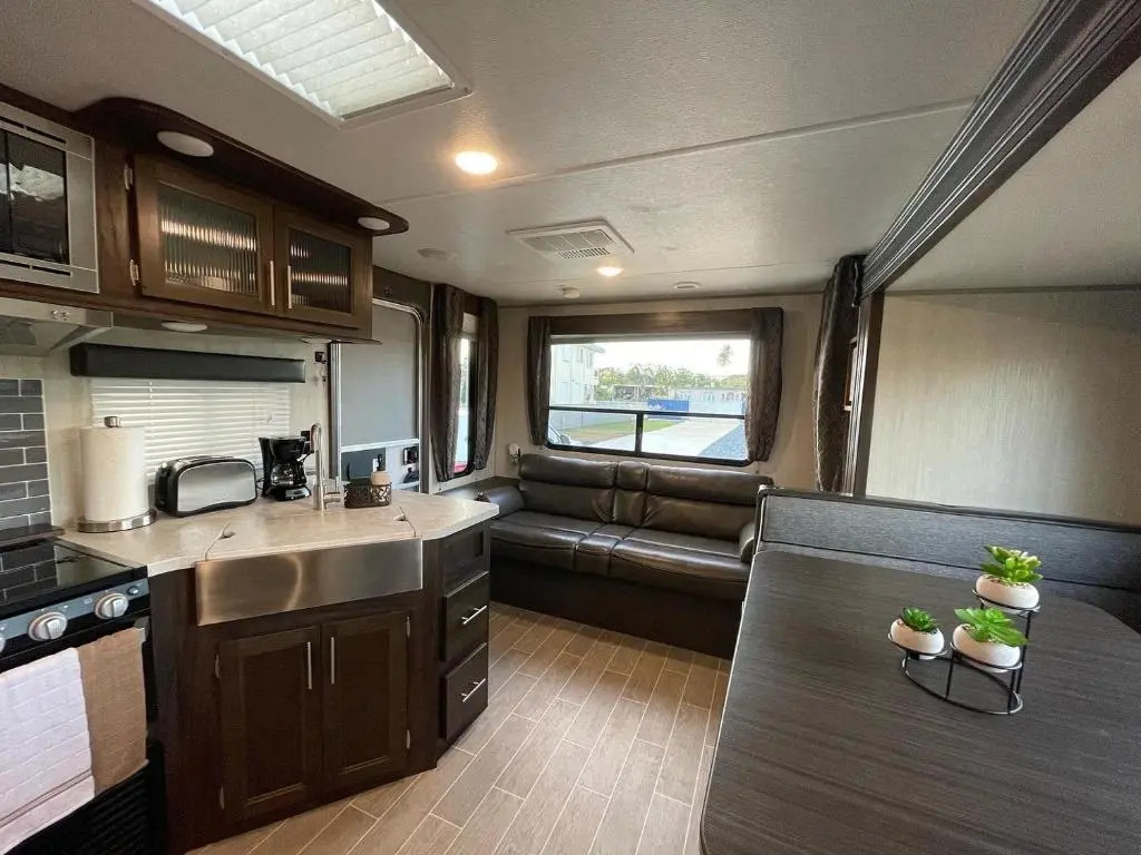 Paseo Isamar Campers