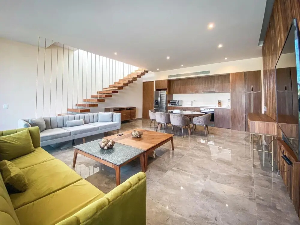 A Unique Fusion of Convenience and Luxury Stunning 3 BR Penthouse With Private Pool