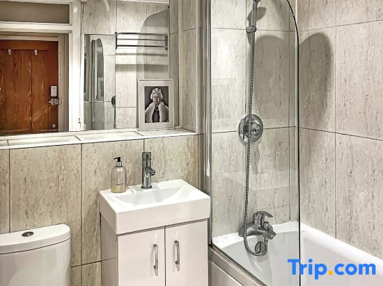 The Chelsea Kensington 159 Apartment