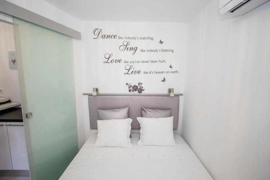 Luxury Studio Apartment White Sensation