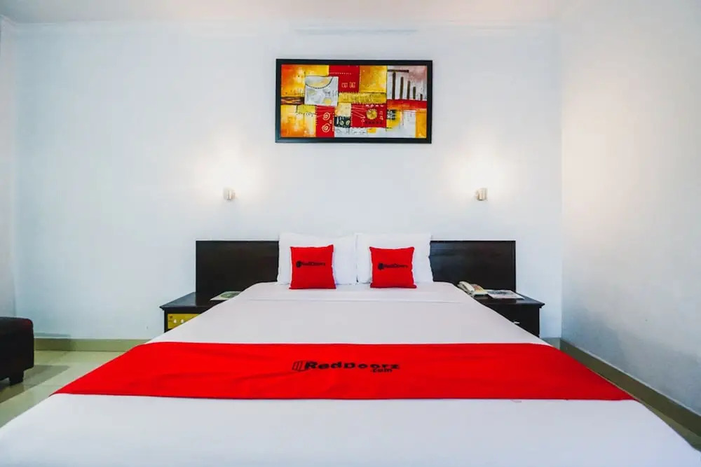 Reddoorz Plus near Mall Ratu Indah 2
