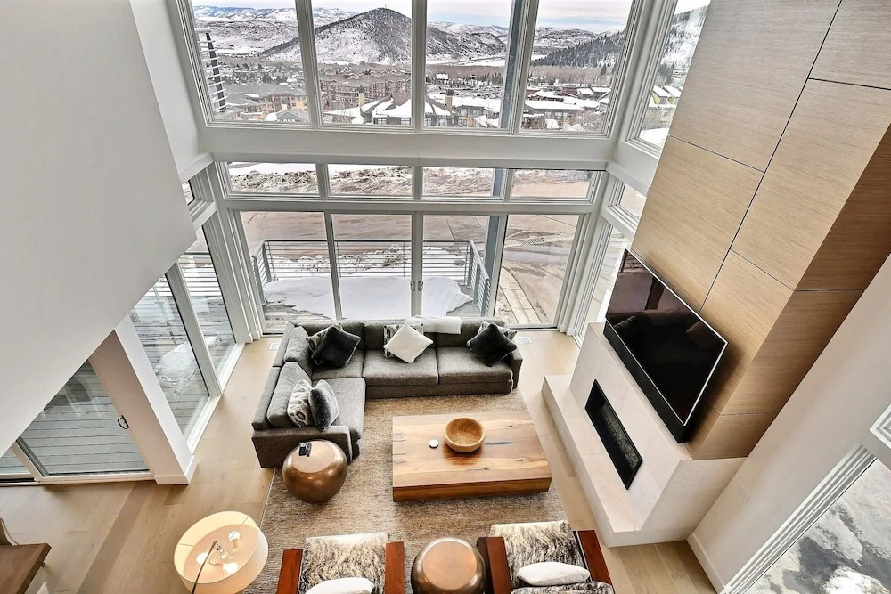 Ski-in/ski-out Elegant 5br/6ba 5 Bedroom Townhouse by Redawning