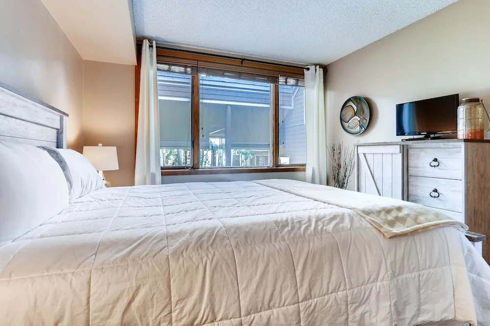 Spacious And Modern 2br Premier- The Pines- Kids Ski Free 2 Bedroom Condo by RedAwning