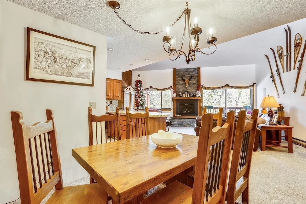 Pine Ridge 7e - Ski-in / Ski-out 3 Bedroom Condo by RedAwning