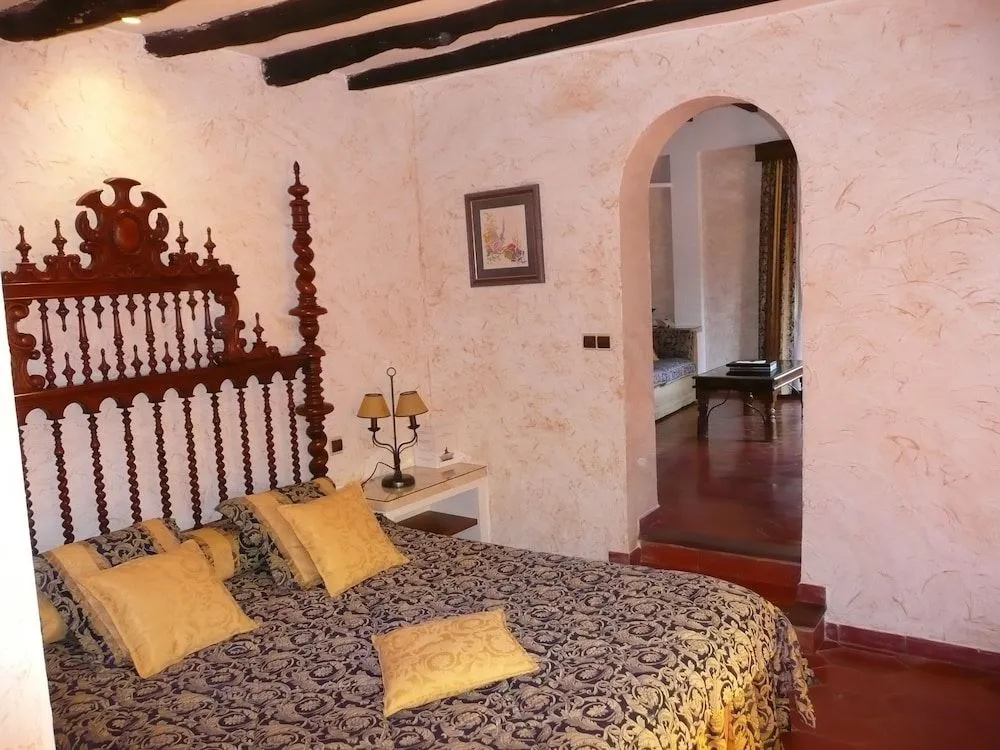 Petit Hotel Restaurante Ses Rotges - Adults Only