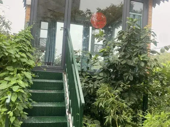 Zhuquanshan Gangzishu Restaurant B&B