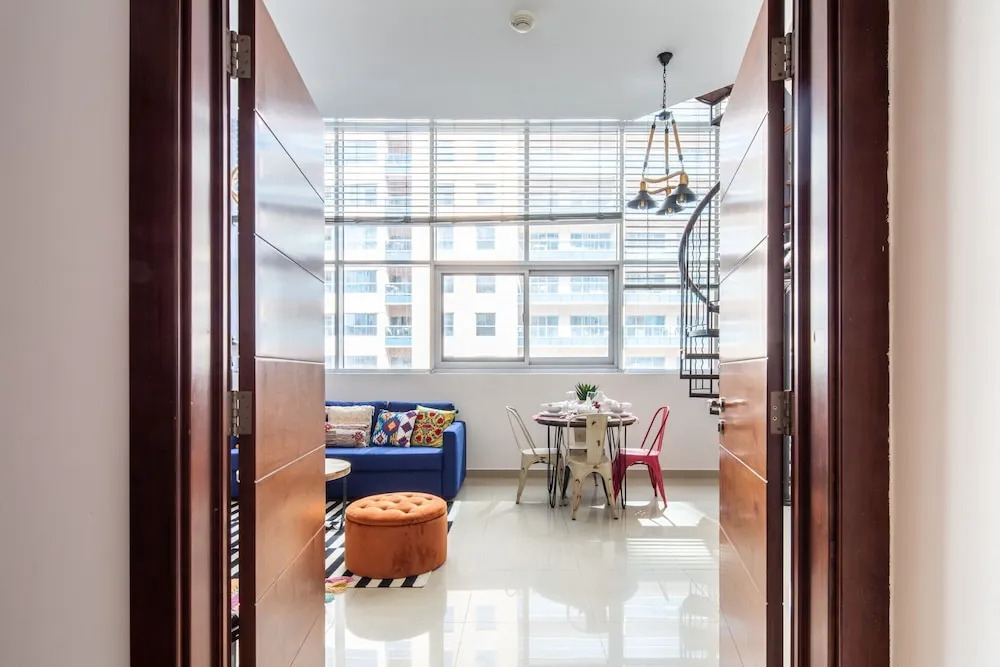 Lively & Spacious 1BR Loft in Dubai Marina
